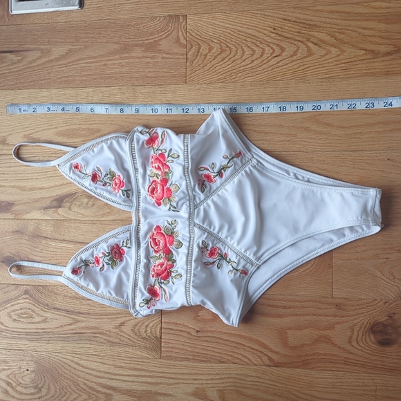 TOBI.  'Belong to You.' High-Cut One-piece  Floral Swimsuit. Size XS. - Picture 7 of 8